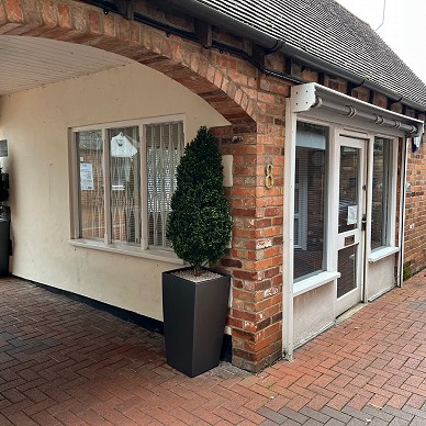 8 Deans Court